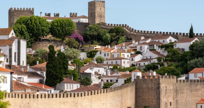 Populaer tourist sights like Obidos were basically empty when I visited in June